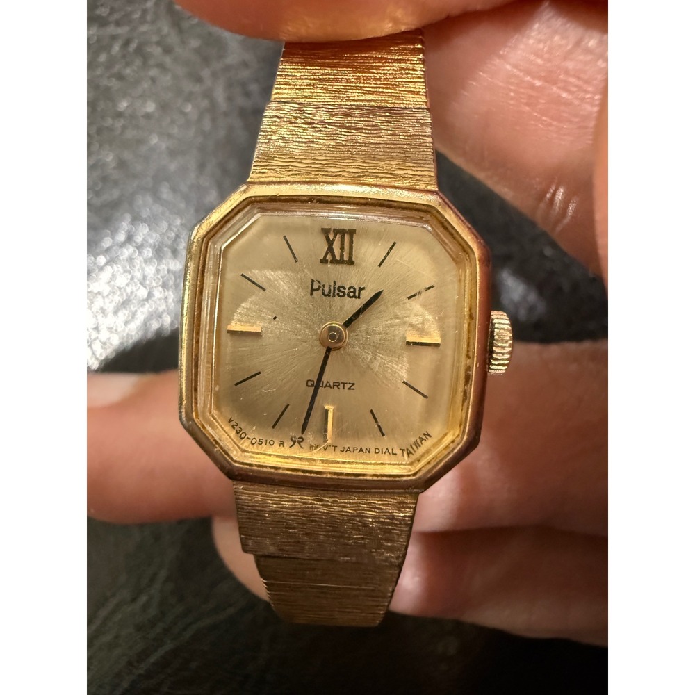 Pulsar Vintage Womens Gold Tone Octagon Quartz Watch V230-5330 Textured Band